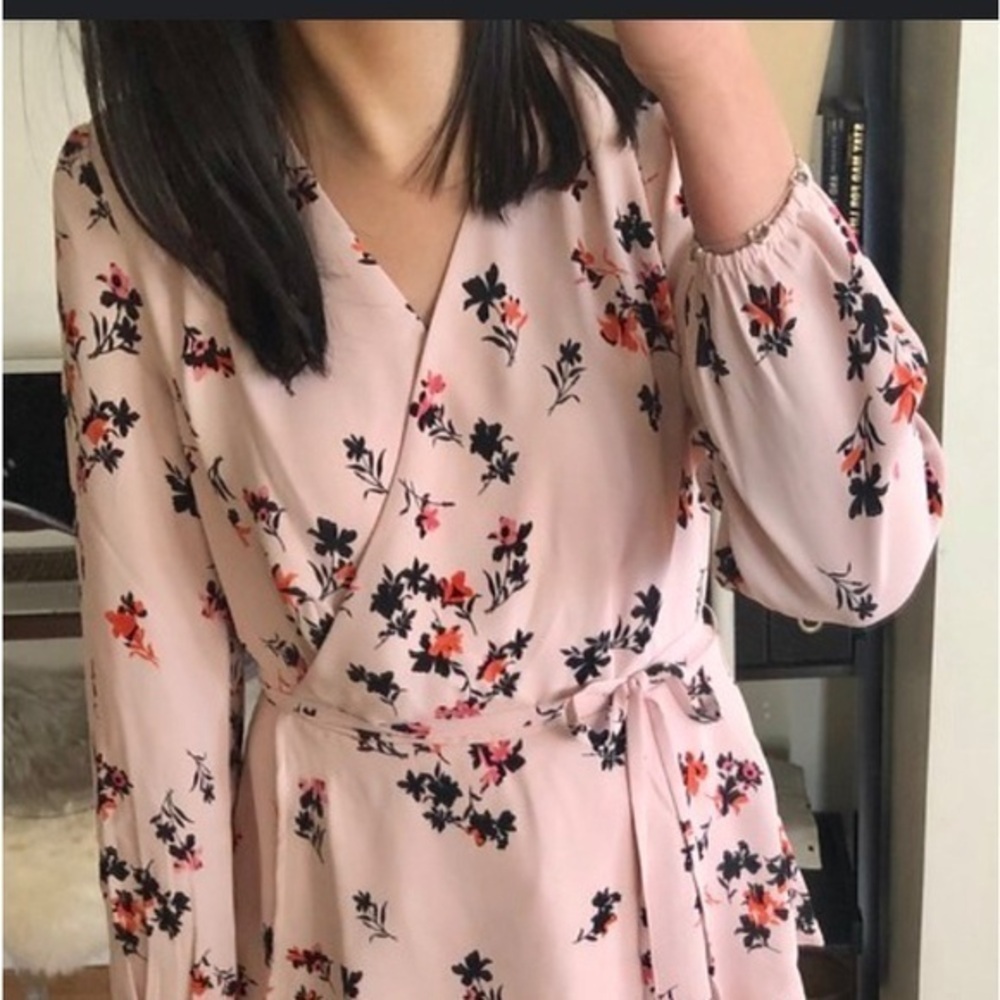 Ann Taylor pink floral peplum faux wrap blouse 8P! Perfect for the spring summer
